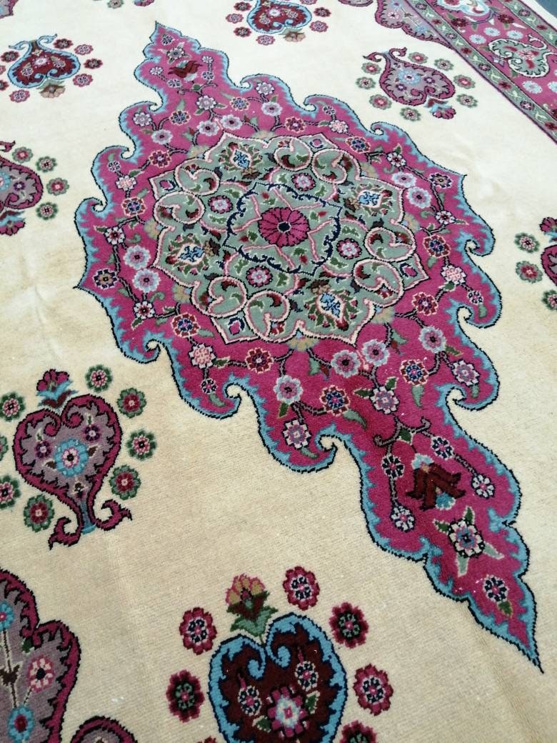 Beige Turkish Oushak Rug 5' 1" x 9' 1" Hand-Knotted texture
