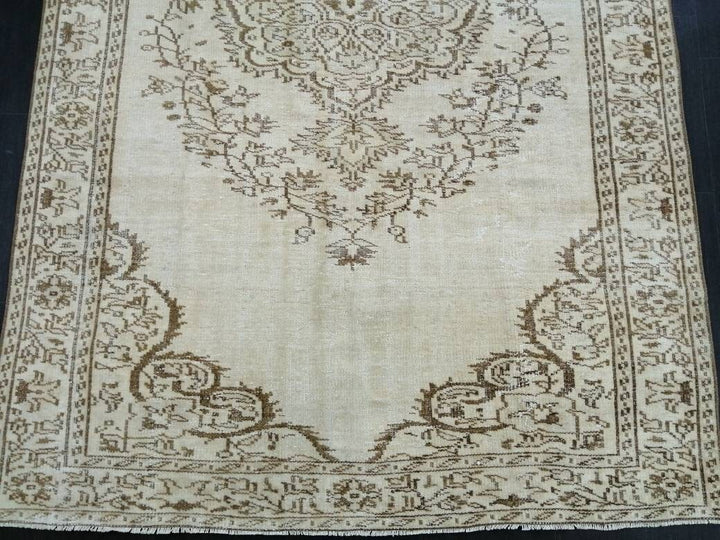 Rust Runner Rug 5' 9" x 9' 1" - No. WR28494