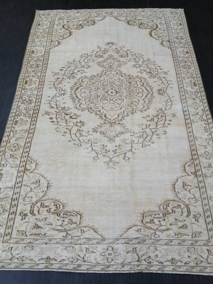 Rust Runner Rug 5' 9" x 9' 1" - No. WR28494