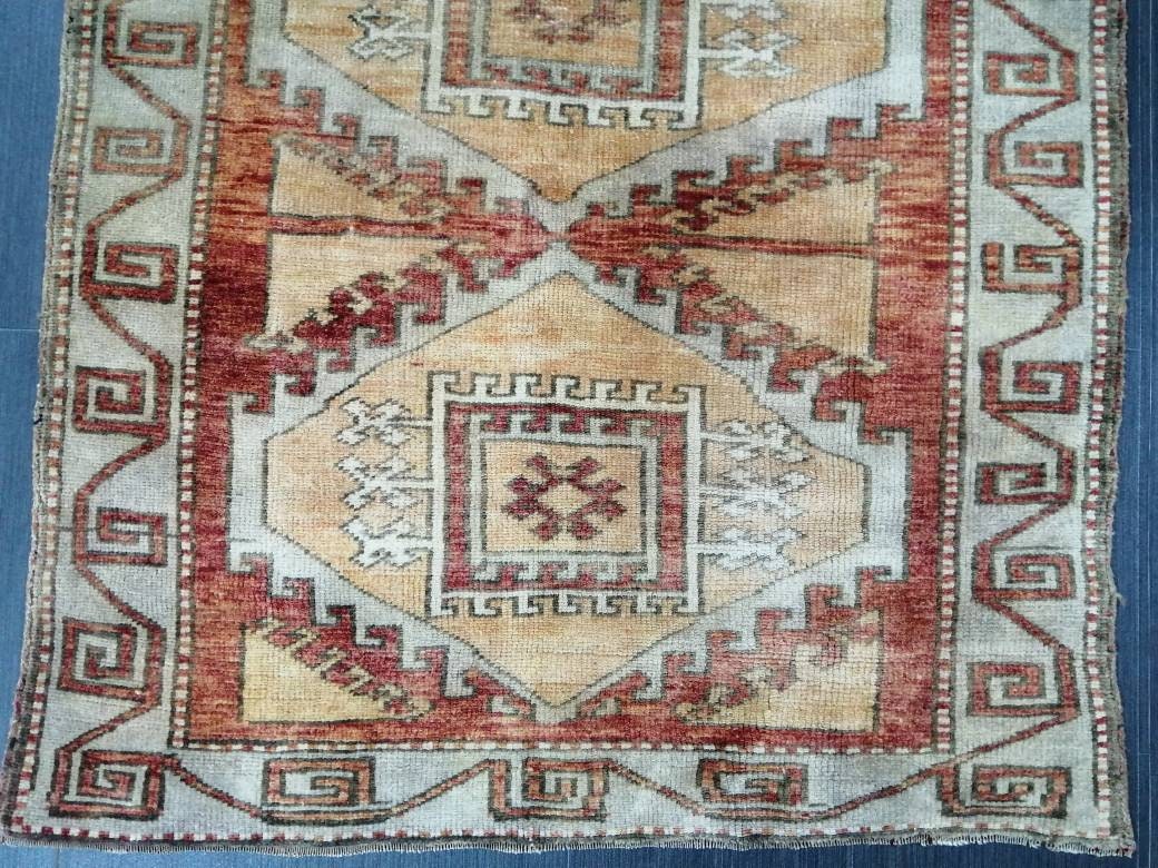 Turkish Oushak Rug 3' 2" x 6' Hand-Knotted texture