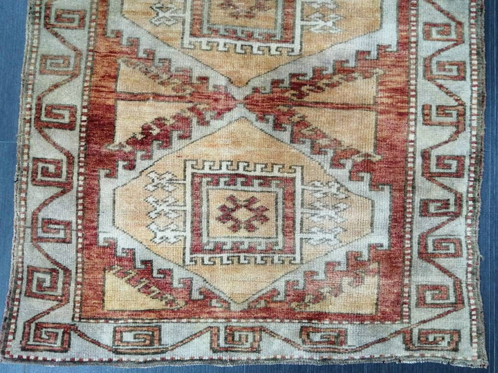Turkish Oushak Rug 3' 2" x 6' Hand-Knotted texture