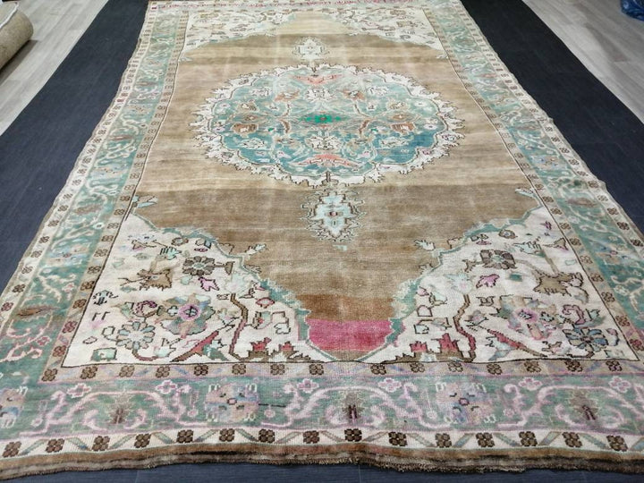 Turkish Runner Rug 6' 8" x 10' 10" Hand-Knotted detail