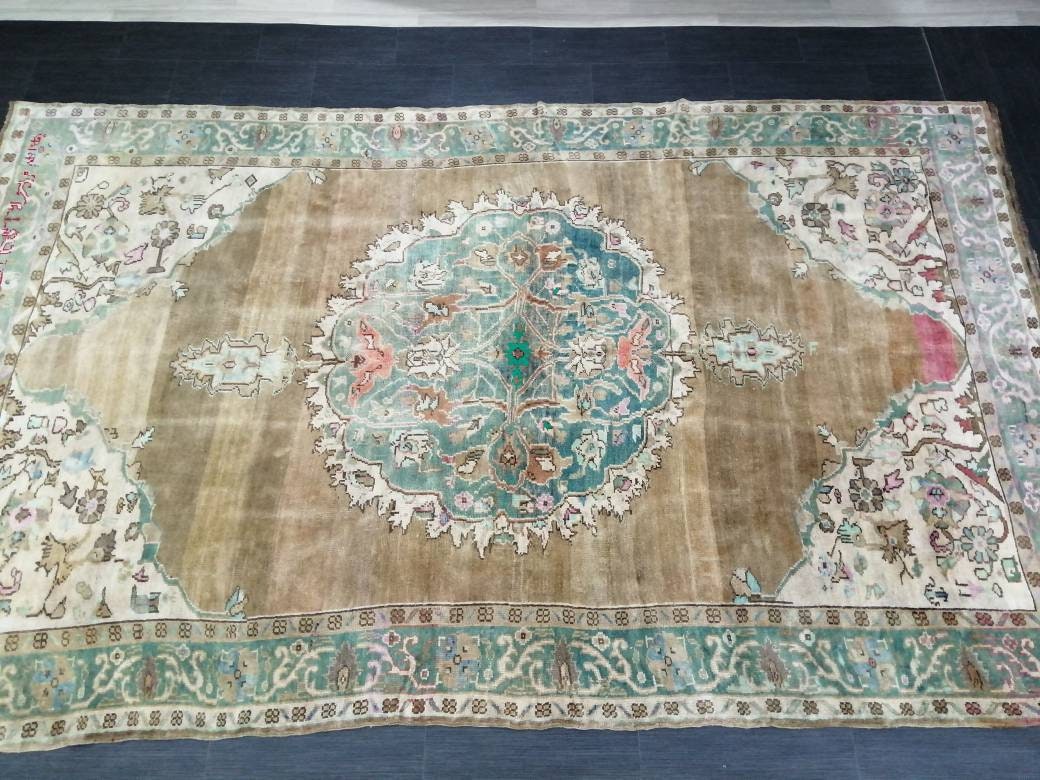 Turkish Runner Rug 6' 8" x 10' 10" Hand-Knotted texture