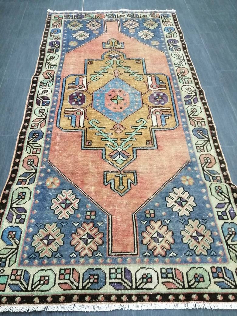 Turkish Runner Rug 3' 10" x 7' 6" Hand-Knotted pattern