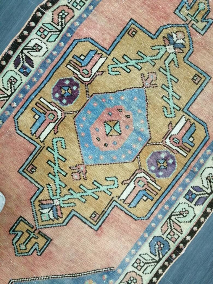 Turkish Runner Rug 3' 10" x 7' 6" Hand-Knotted field