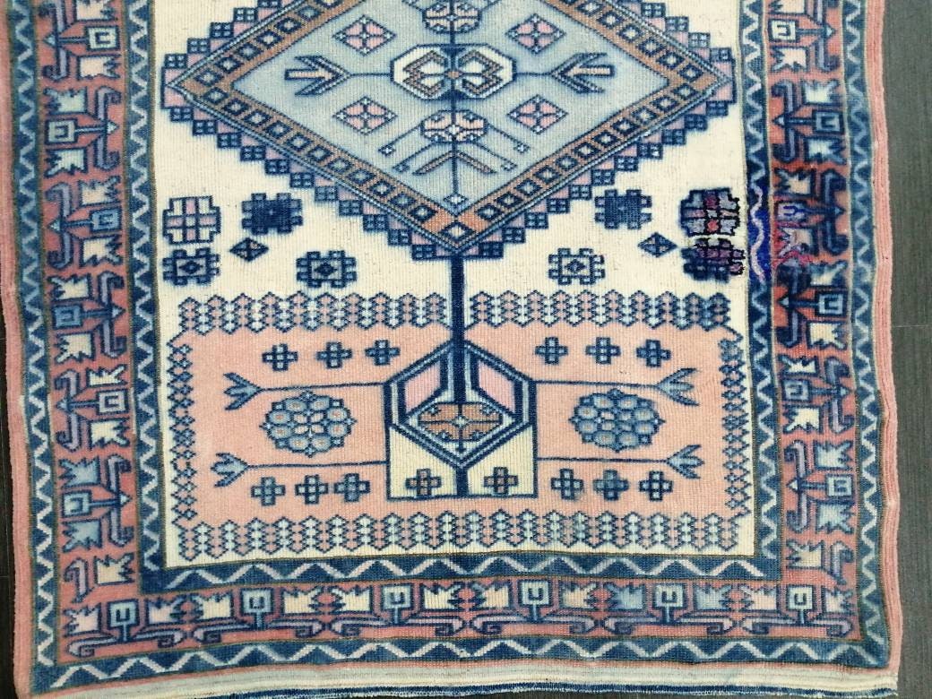 Beige Turkish Runner Rug 3' 3" x 5' 10" Hand-Knotted texture