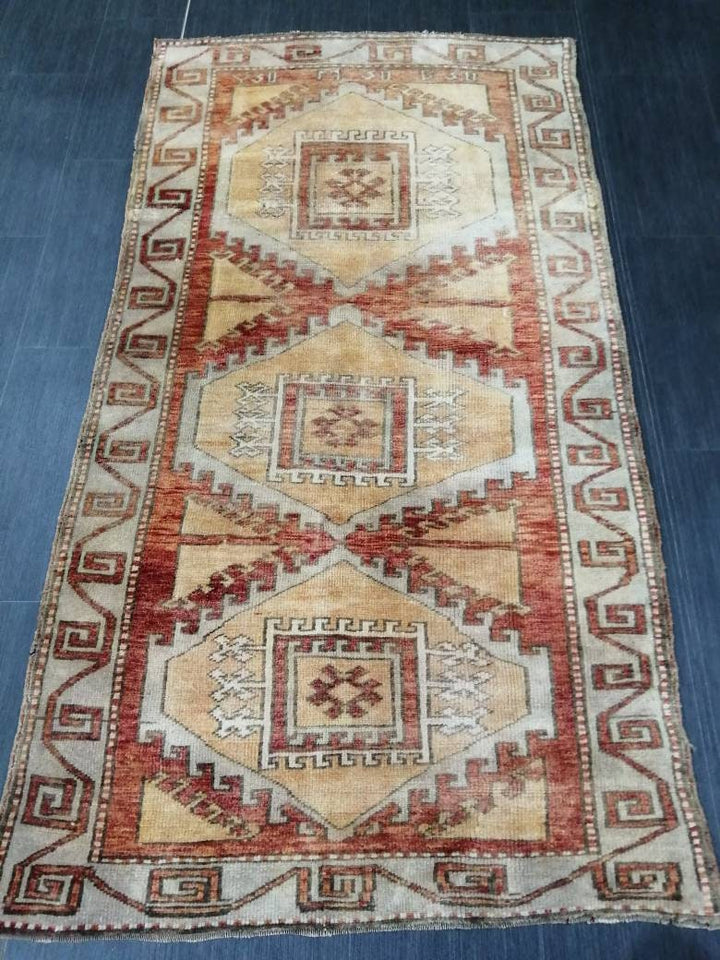 Turkish Oushak Rug 3' 2" x 6' Hand-Knotted detail