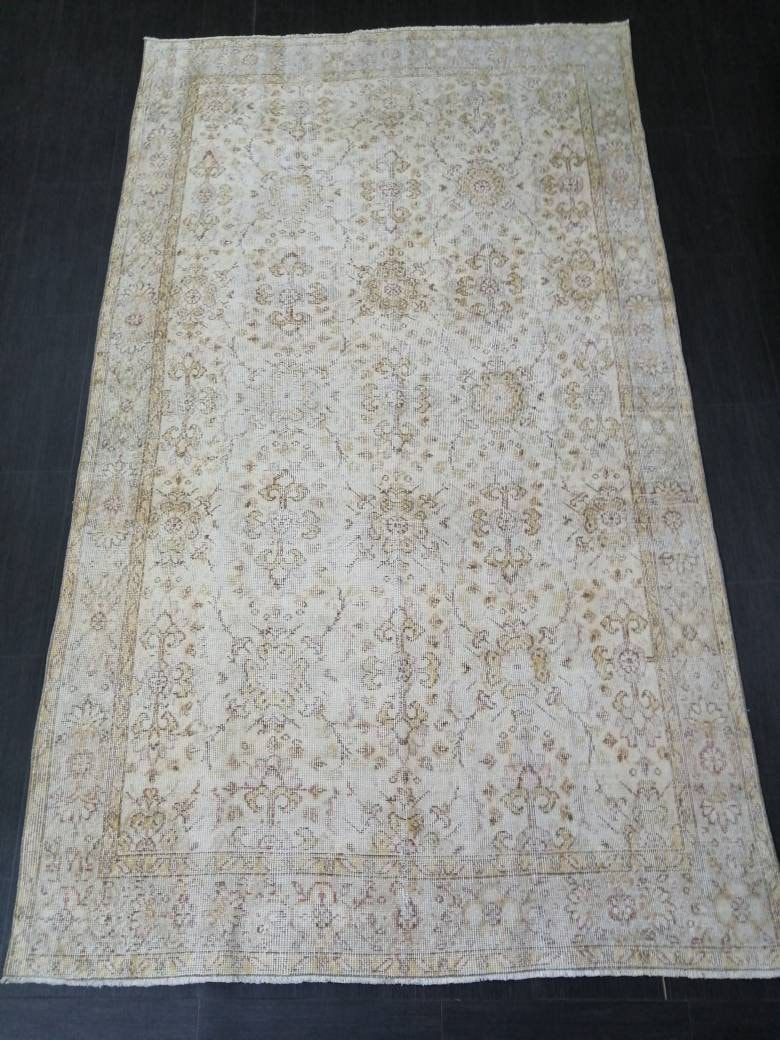 Turkish Oushak Rug 5' 4" x 9' 2" Hand-Knotted border