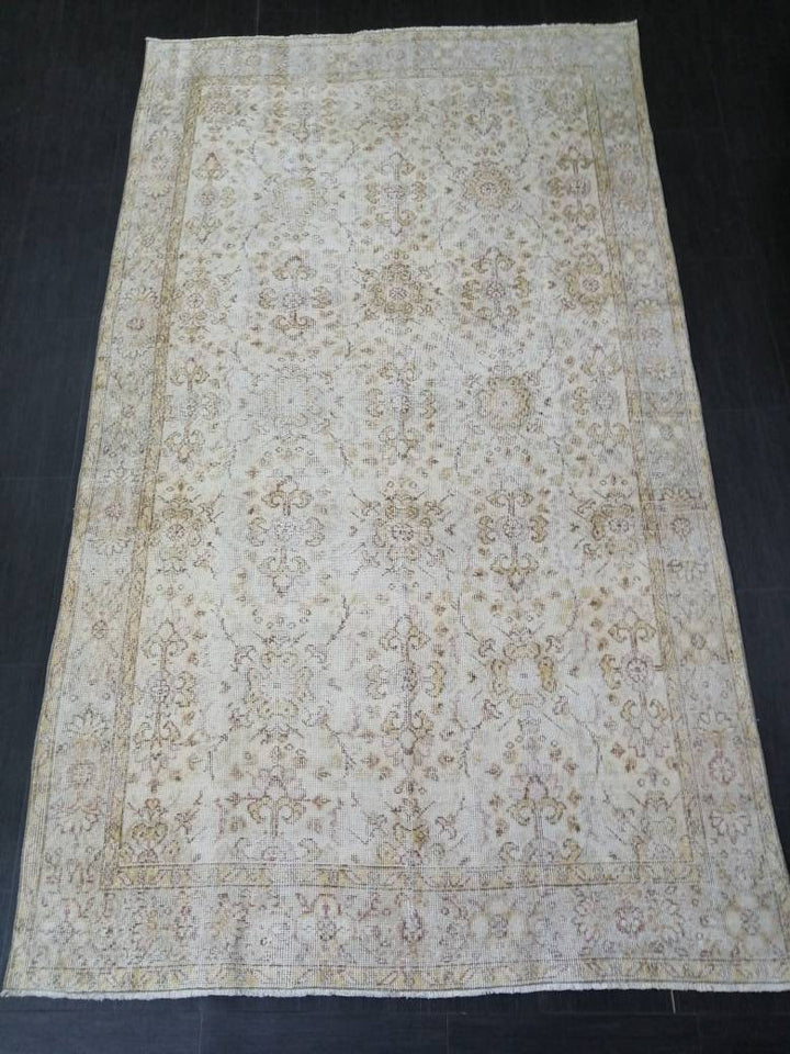 Turkish Oushak Rug 5' 4" x 9' 2" Hand-Knotted border