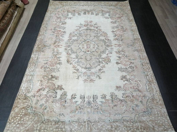 Beige Turkish Oushak Rug 6' 8" x 10' 4" Hand-Knotted detail