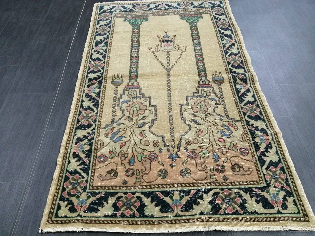 Beige Turkish Runner Rug 3' x 5' 4" Hand-Knotted texture