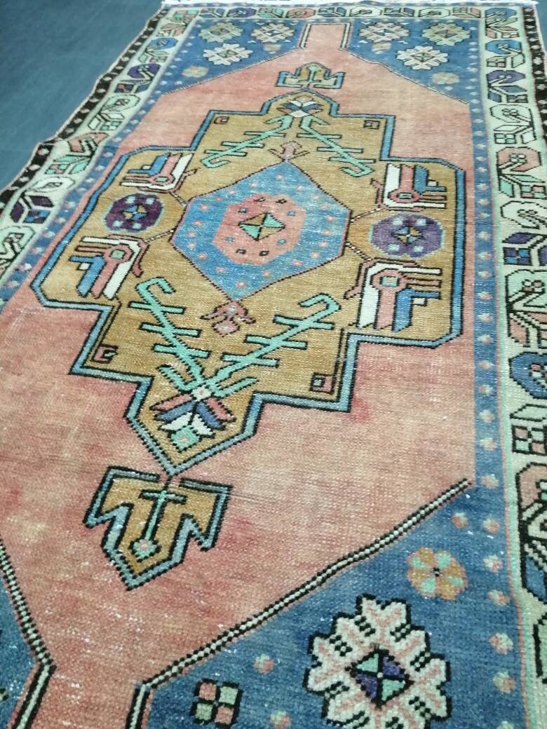Turkish Runner Rug 3' 10" x 7' 6" Hand-Knotted close-up
