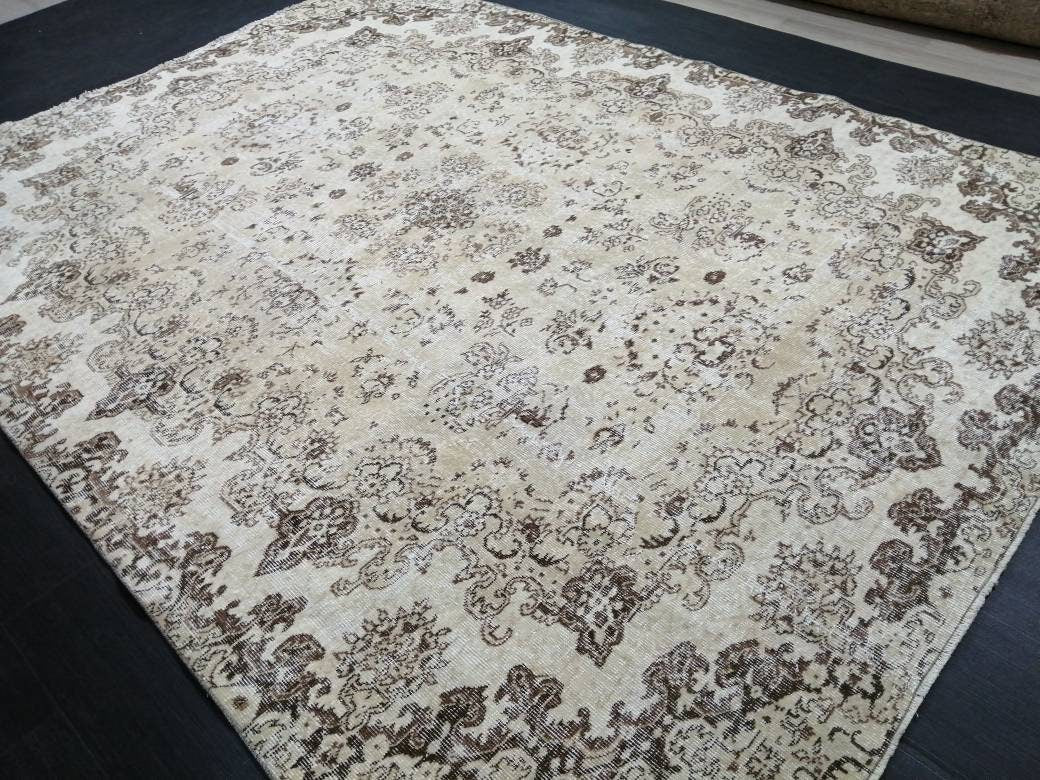 Beige Turkish Runner Rug 7' 1" x 9' 6" Hand-Knotted detail