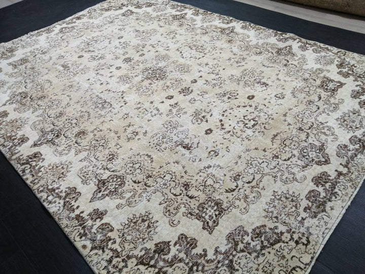 Beige Turkish Runner Rug 7' 1" x 9' 6" Hand-Knotted detail