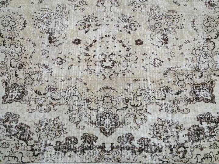 Beige Turkish Runner Rug 7' 1" x 9' 6" Hand-Knotted border