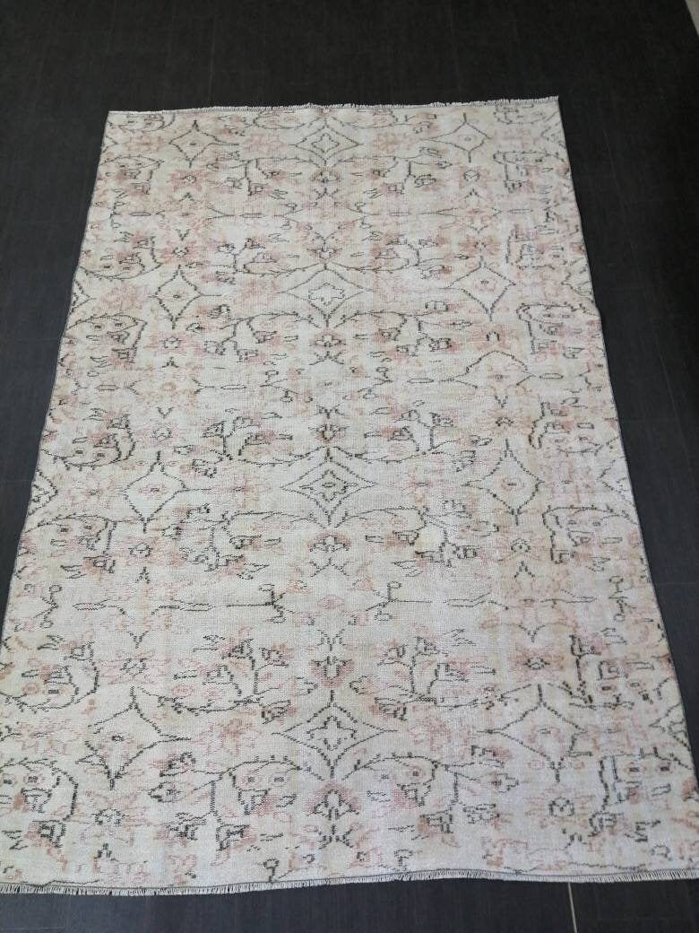 Beige Turkish Runner Rug 5' 7" x 8' 5" Hand-Knotted close-up