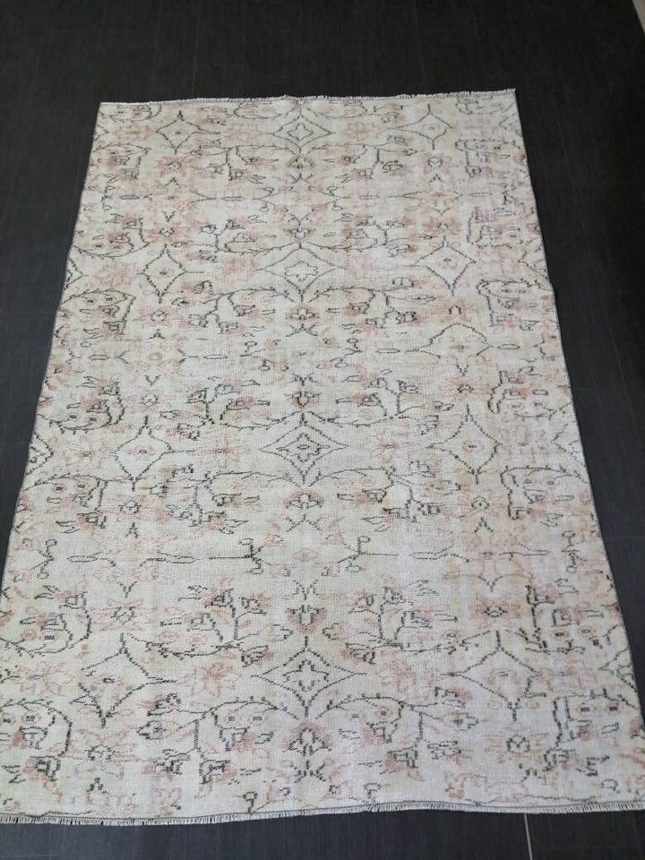 Beige Turkish Runner Rug 5' 7" x 8' 5" Hand-Knotted close-up