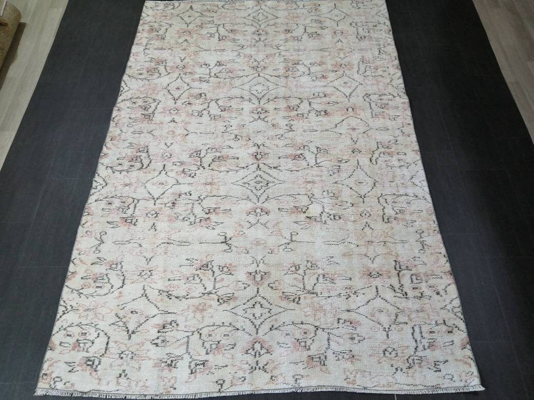 Beige Turkish Runner Rug 5' 7" x 8' 5" Hand-Knotted border