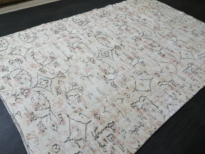 Beige Turkish Runner Rug 5' 7" x 8' 5" Hand-Knotted pattern