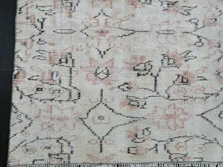 Beige Turkish Runner Rug 5' 7" x 8' 5" Hand-Knotted texture