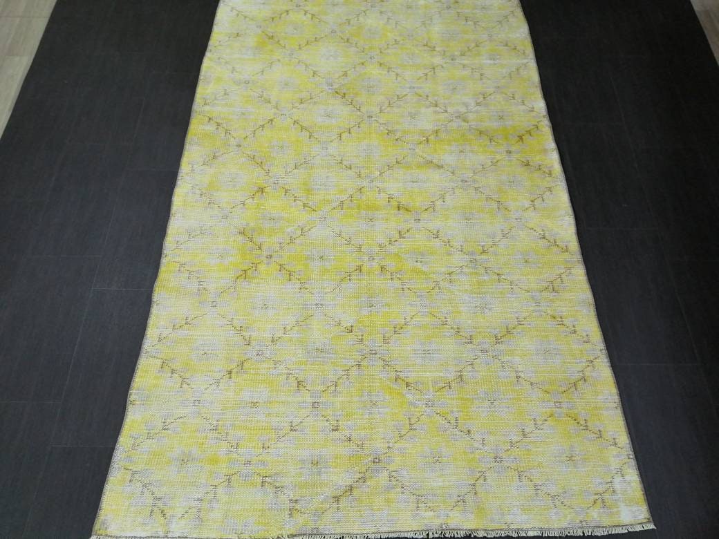 Beige Turkish Runner Rug 4' 7" x 7' 4" Hand-Knotted border