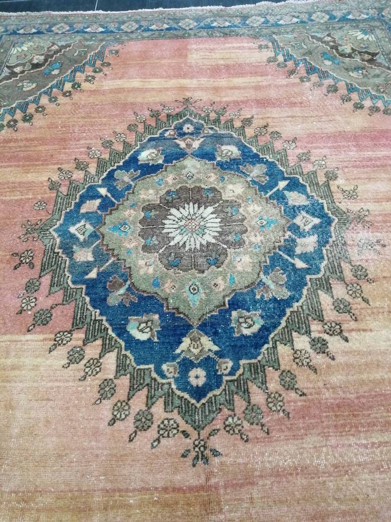 Beige Turkish Runner Rug 6' 6" x 8' 11" Hand-Knotted border