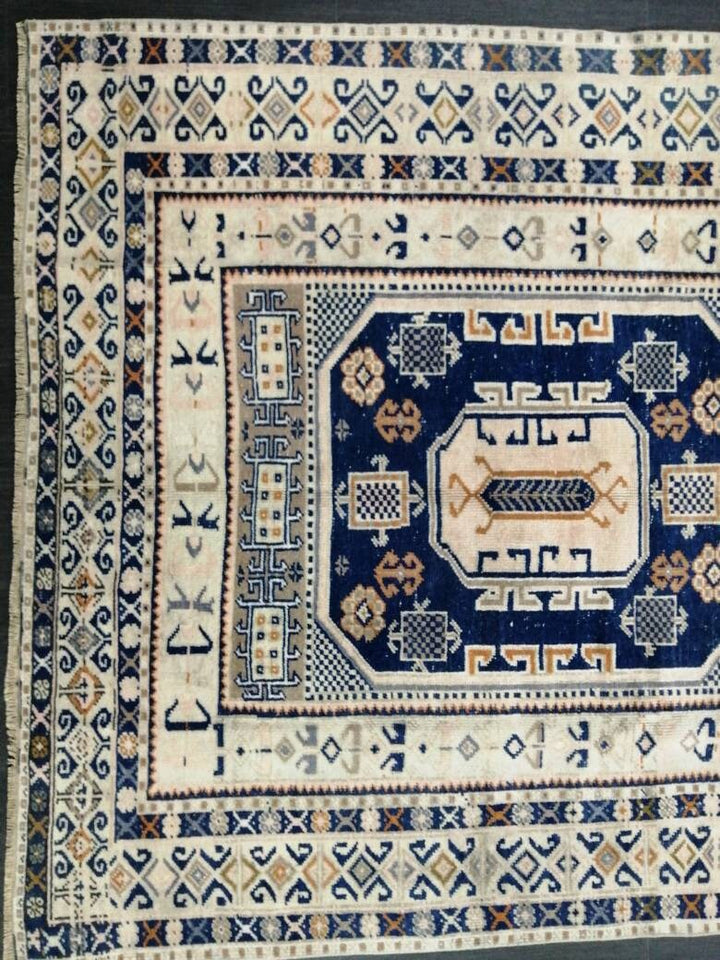Turkish Runner Rug 4' 9" x 10' 1" Hand-Knotted detail