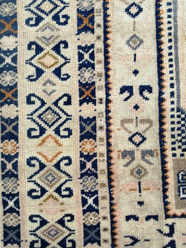 Turkish Runner Rug 4' 9" x 10' 1" Hand-Knotted border