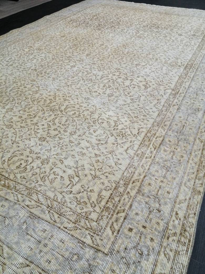 Beige Turkish Oushak Rug 6' 6" x 10' 2" Hand-Knotted pattern