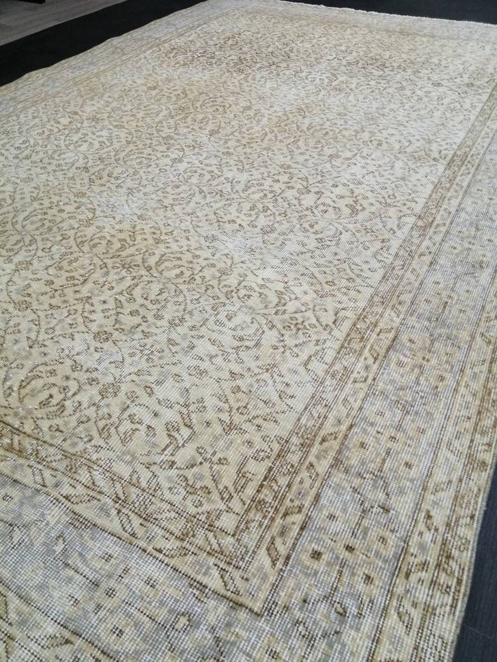 Beige Turkish Oushak Rug 6' 6" x 10' 2" Hand-Knotted pattern