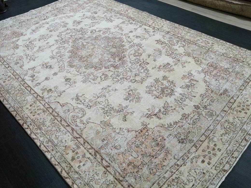 Beige Turkish Oushak Rug 6' 7" x 10' 4" Hand-Knotted border