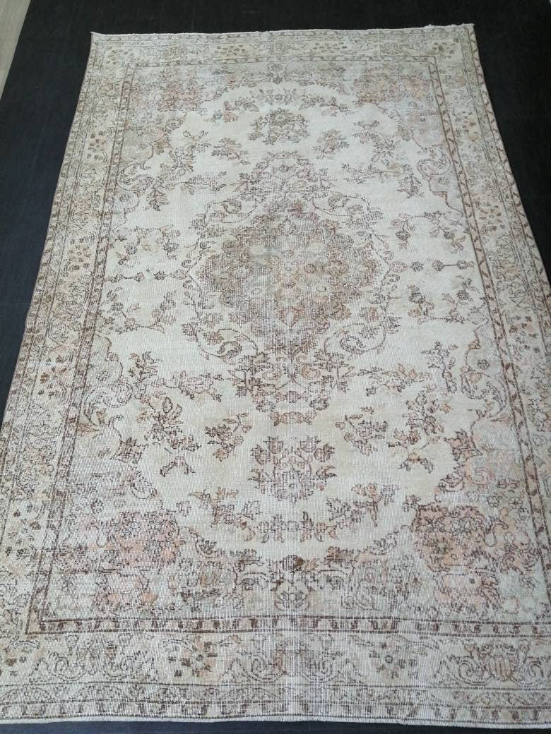 Beige Turkish Oushak Rug 6' 7" x 10' 4" Hand-Knotted detail
