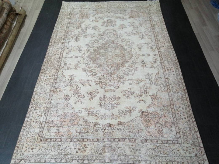 Beige Turkish Oushak Rug 6' 7" x 10' 4" Hand-Knotted close-up