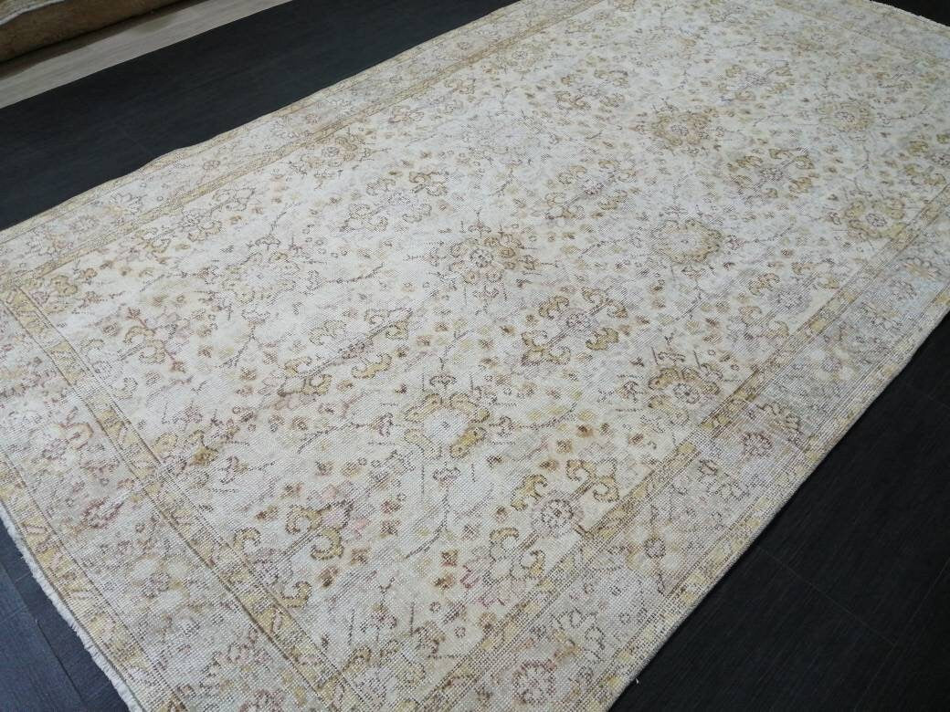 Turkish Oushak Rug 5' 4" x 9' 2" Hand-Knotted texture