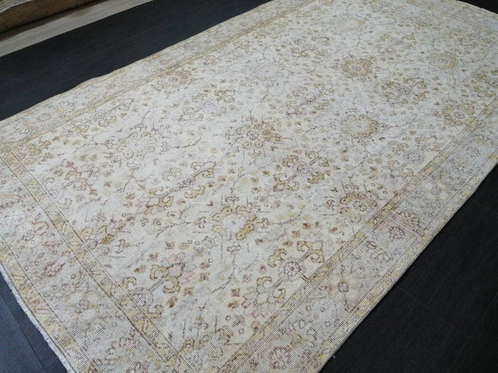 Turkish Oushak Rug 5' 4" x 9' 2" Hand-Knotted texture