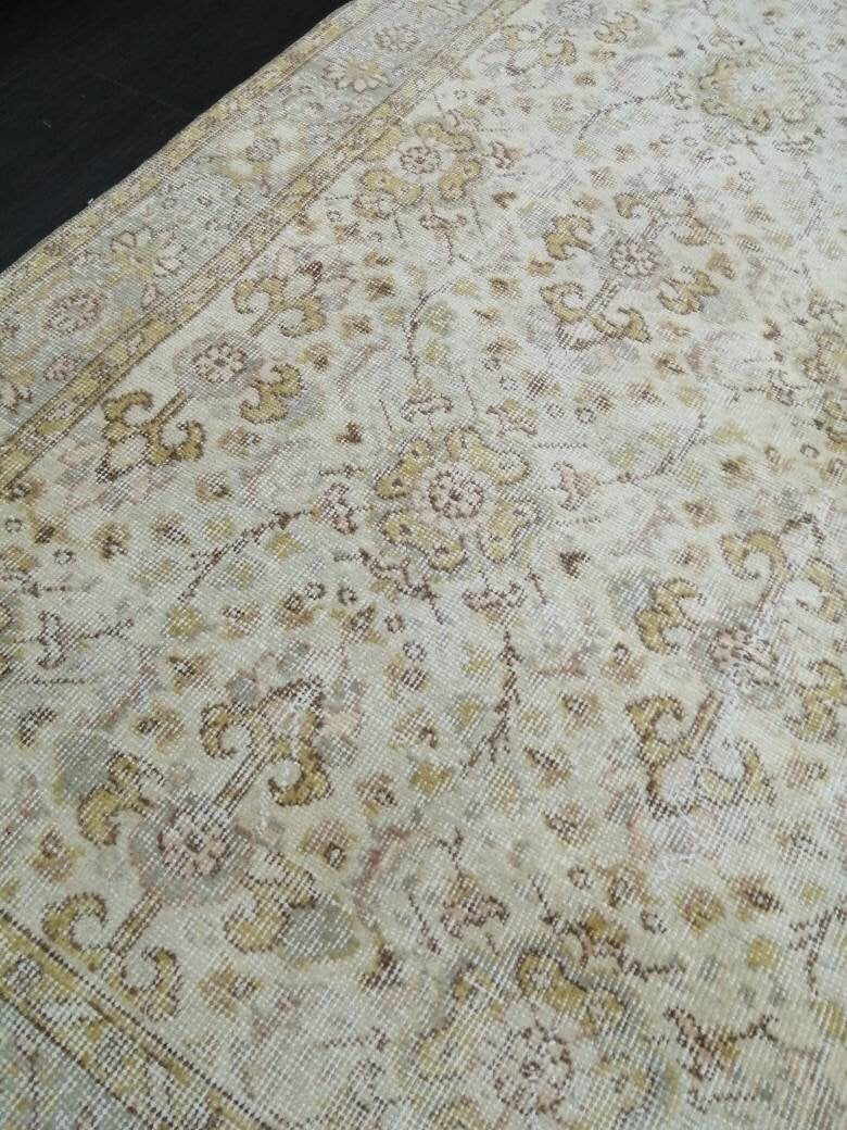 Turkish Oushak Rug 5' 4" x 9' 2" Hand-Knotted detail