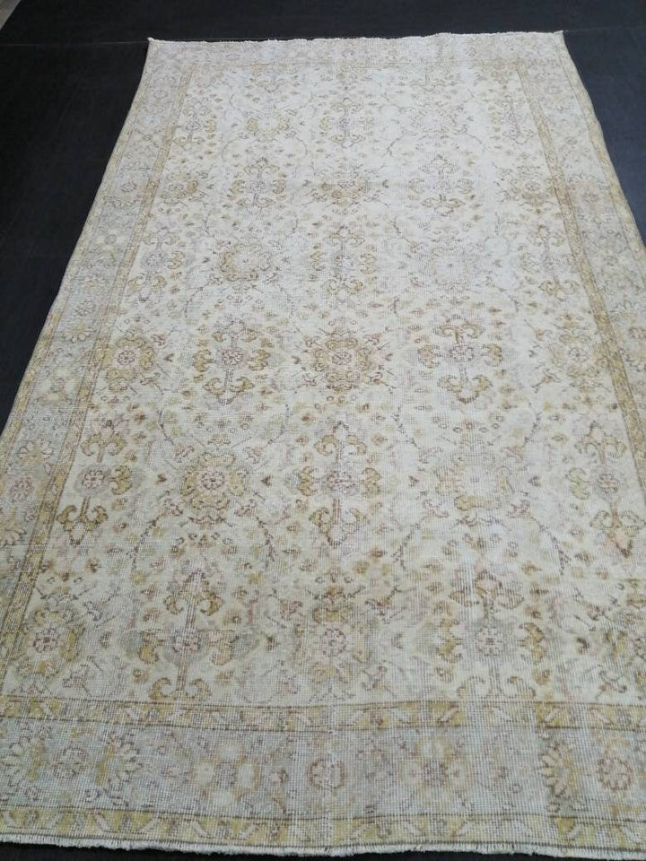 Turkish Oushak Rug 5' 4" x 9' 2" Hand-Knotted close-up