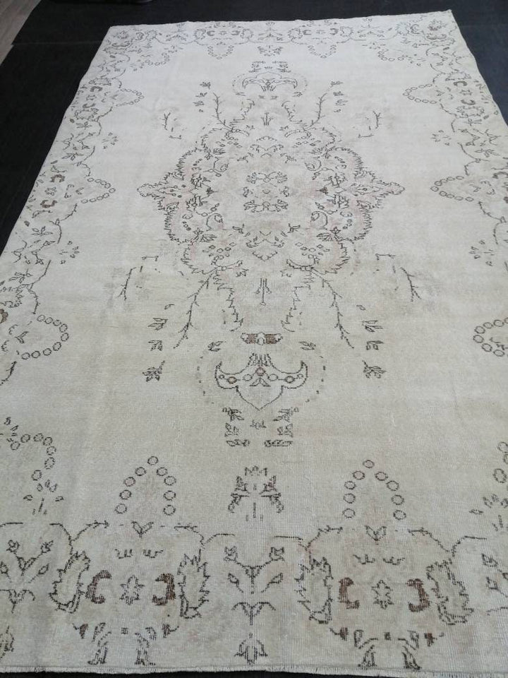 Beige Turkish Oushak Rug 6' 6" x 10' 4" Hand-Knotted close-up