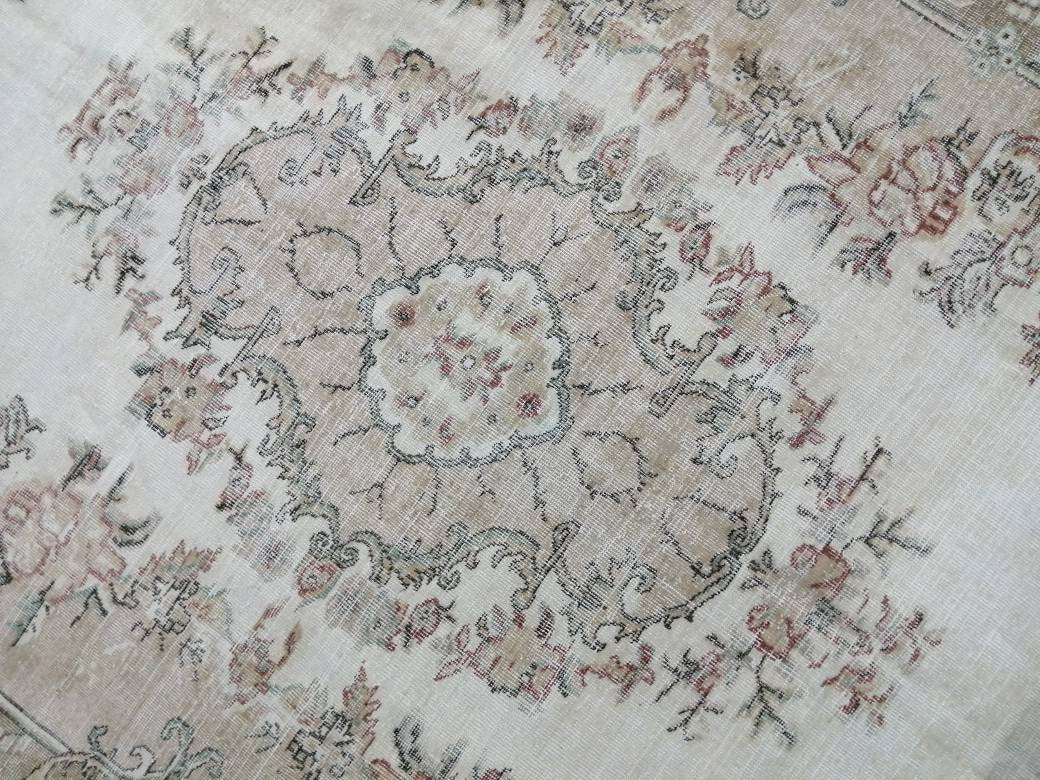 Beige Turkish Oushak Rug 6' 8" x 10' 4" Hand-Knotted texture