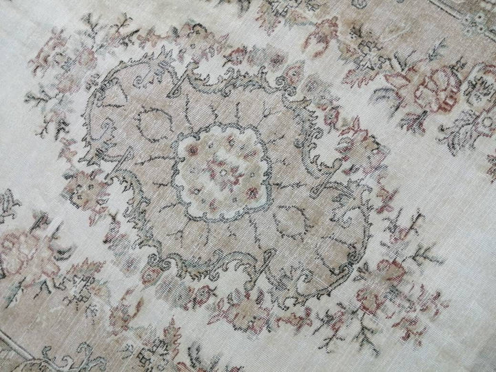 Beige Turkish Oushak Rug 6' 8" x 10' 4" Hand-Knotted texture