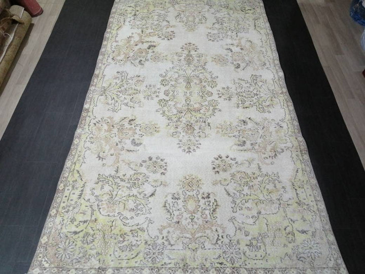 Beige Turkish Vintage Rug 6' x 10' 8" Hand-Knotted detail