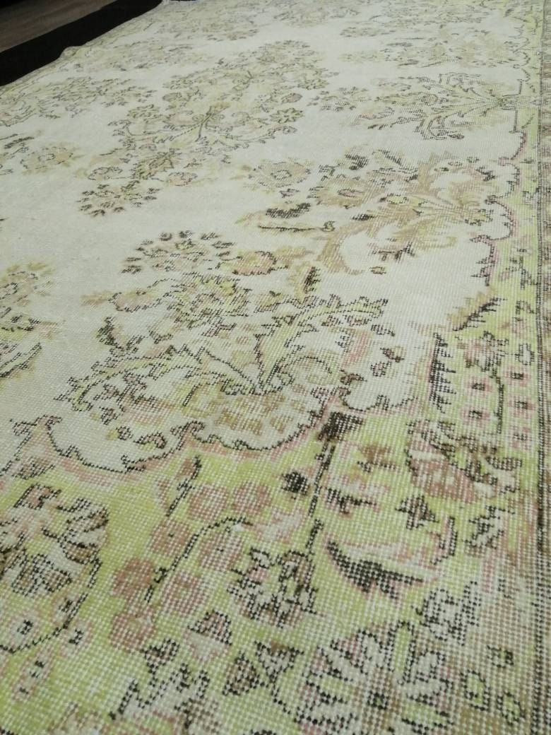 Beige Turkish Vintage Rug 6' x 10' 8" Hand-Knotted close-up