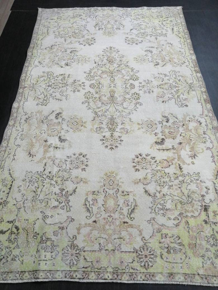 Beige Turkish Vintage Rug 6' x 10' 8" Hand-Knotted texture