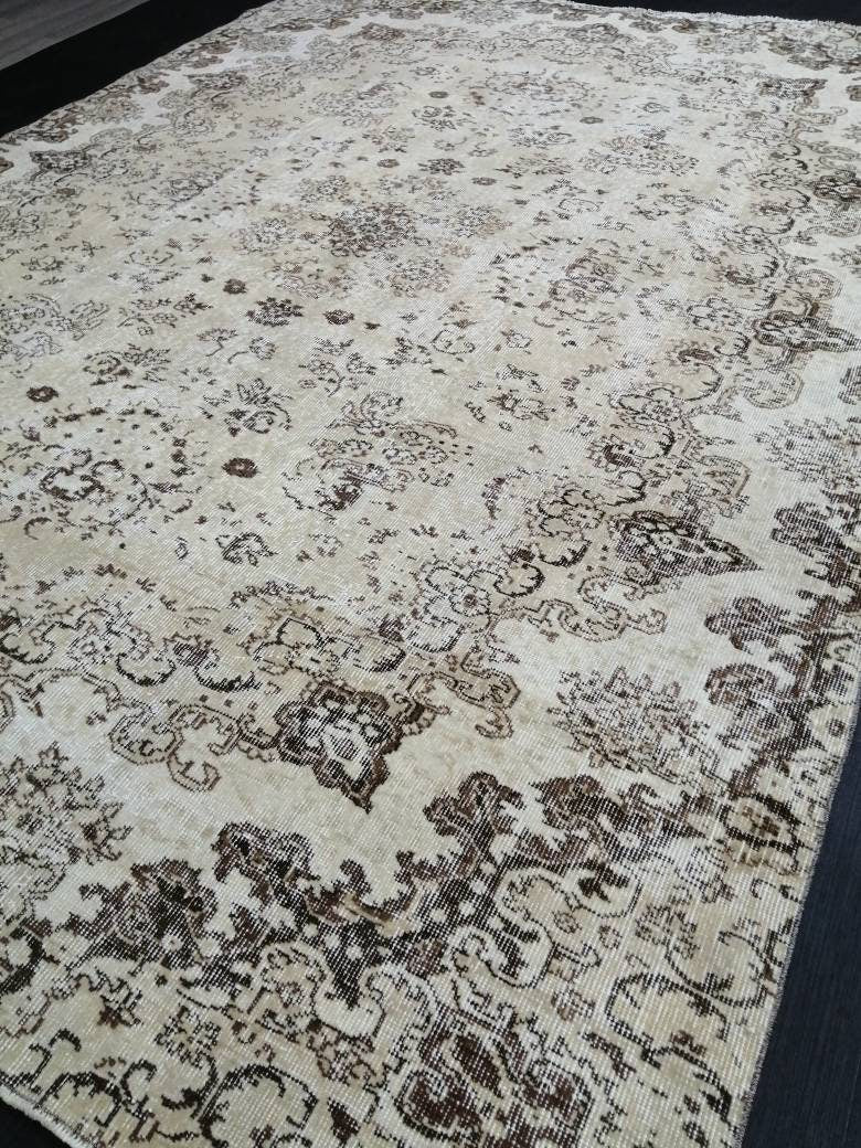Beige Turkish Runner Rug 7' 1" x 9' 6" Hand-Knotted pattern