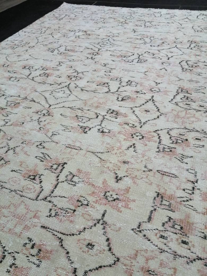 Beige Turkish Runner Rug 5' 7" x 8' 5" Hand-Knotted field