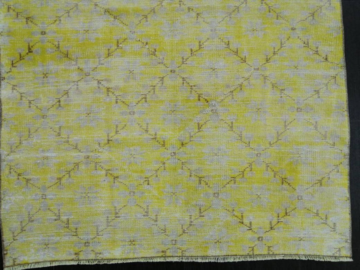 Beige Turkish Runner Rug 4' 7" x 7' 4" Hand-Knotted texture