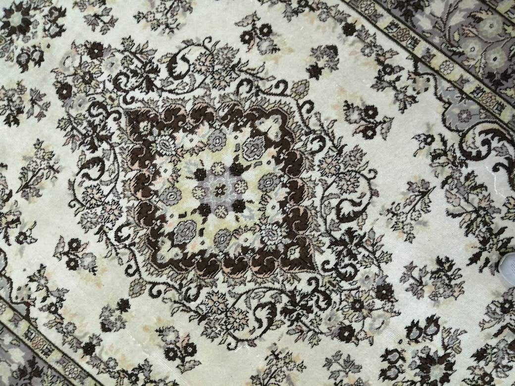Beige Turkish Runner Rug 7' 2" x 10' 6" Hand-Knotted border