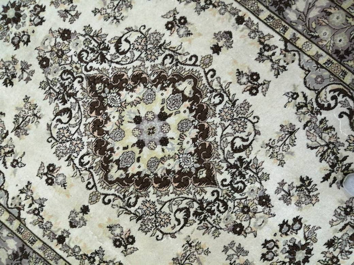 Beige Turkish Runner Rug 7' 2" x 10' 6" Hand-Knotted border