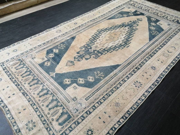 Beige Turkish Runner Rug 5' 3" x 9' 7" Hand-Knotted pattern