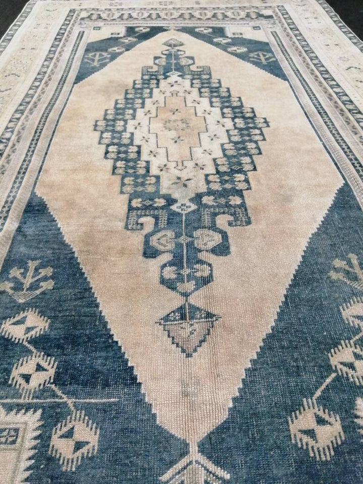 Beige Turkish Runner Rug 5' 3" x 9' 7" Hand-Knotted border